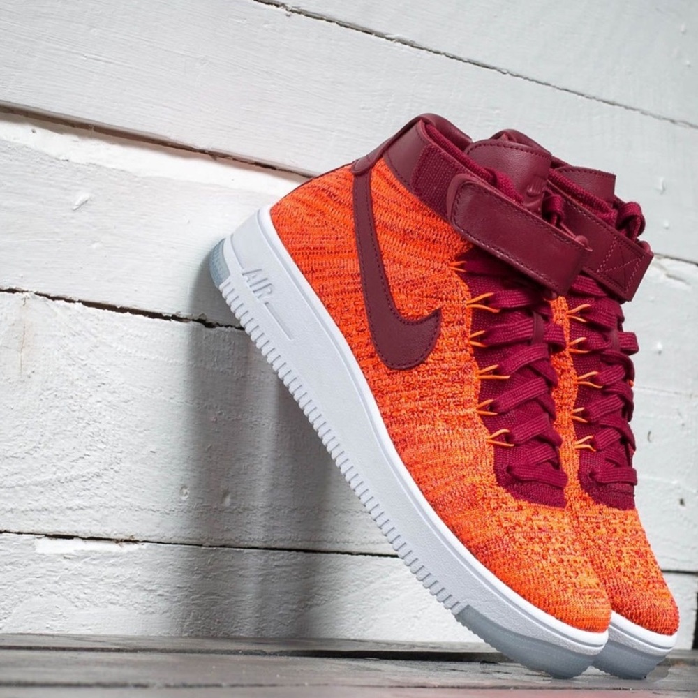 Nike W AirForce 1 FlyKnit Mid Sneakers
